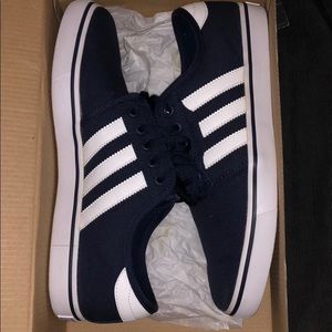 Adidas Seeley  Low Top Size 8 C76499 used